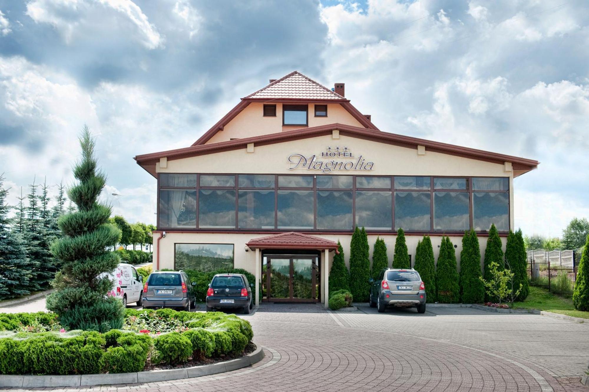 Hotel Magnolia Sitkowka-Nowiny Екстериор снимка